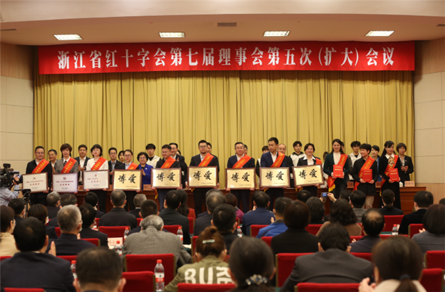 金世豪获中国红十字总会表彰 省委组织部长颁奖