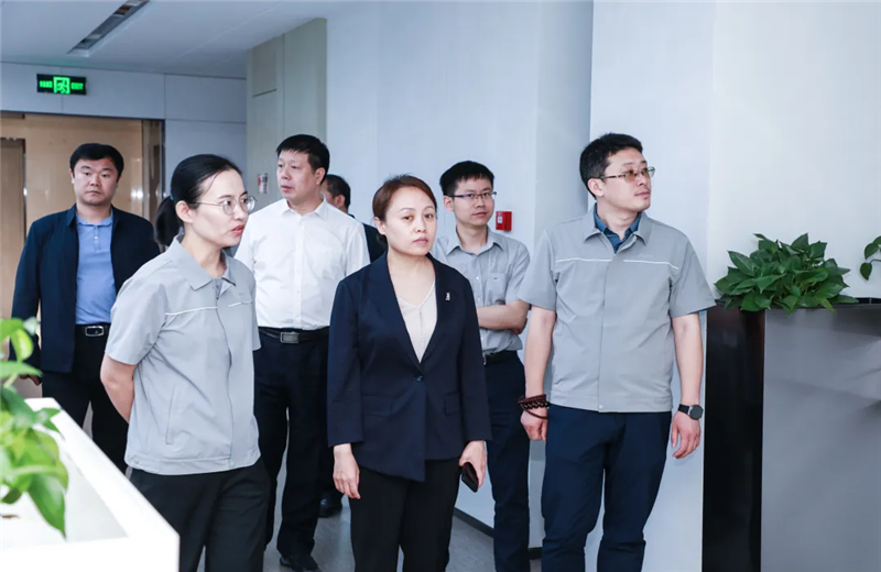 2023年5月15日，河北建材职业技术学院党委书记张明莉一行到金世豪北京集团进行校企合作交流。